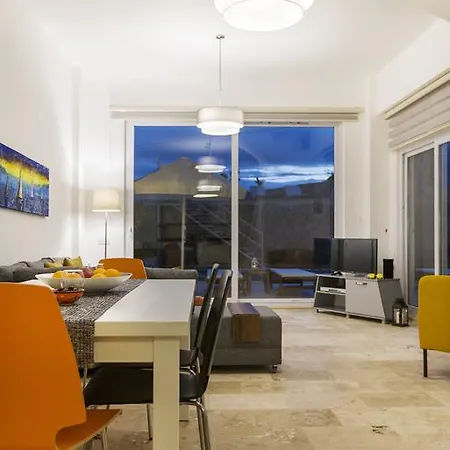 Sunninghill Apartament